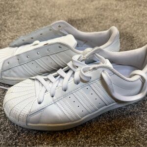 Adidas Clamshell women’s sneakers - excellent condition - size 7.5